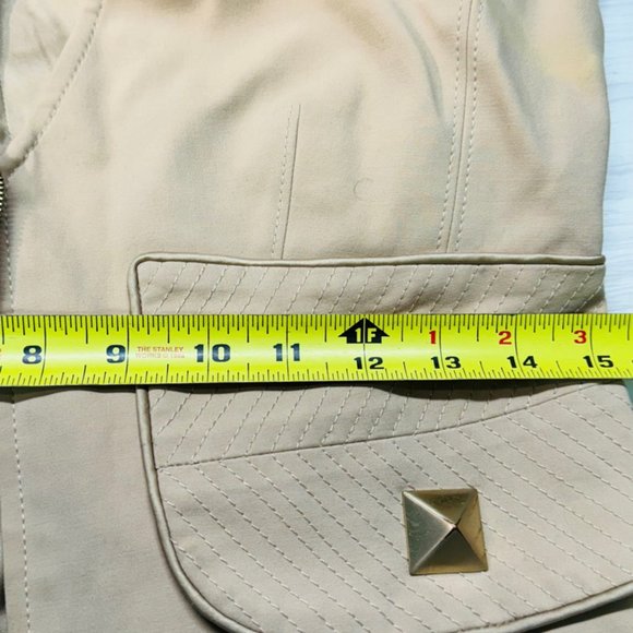 Marciano Blazer Women 10 Tan Deep V Zip Front Gold Studs Cap Sleeves Peplum Back - Picture 12 of 12